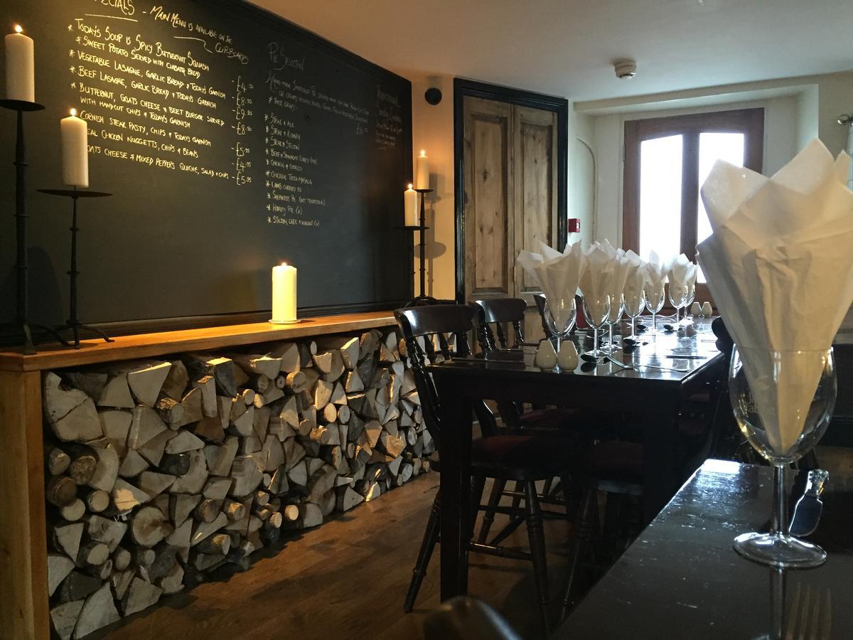 The Globe Inn Buckfastleigh Extérieur photo
